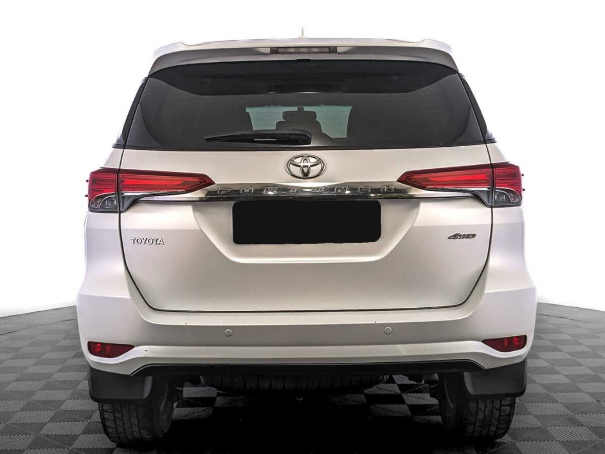 Купить Toyota Fortuner с пробегом. Фото: #5