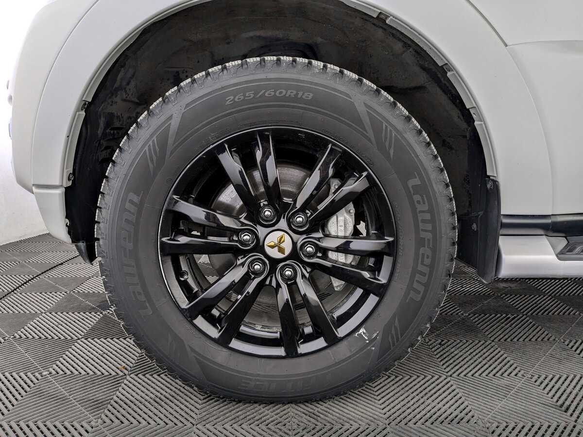 Купить Mitsubishi Pajero с пробегом. Фото: #17