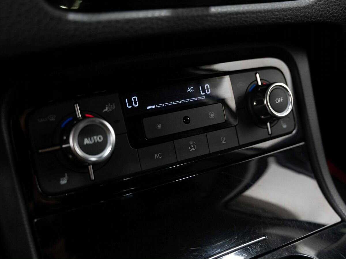 Купить Volkswagen Touareg с пробегом. Фото: #23