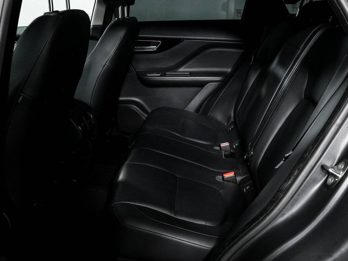 Купить Jaguar F-Pace с пробегом. Фото: #7