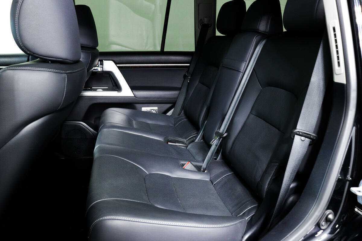 Купить Toyota Land Cruiser с пробегом. Фото: #11