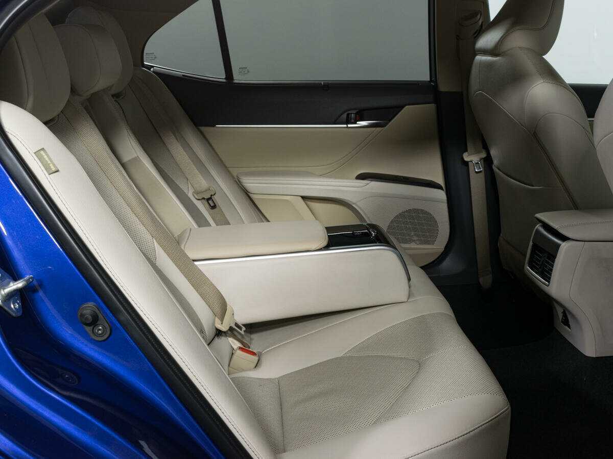 Купить Toyota Camry с пробегом. Фото: #8