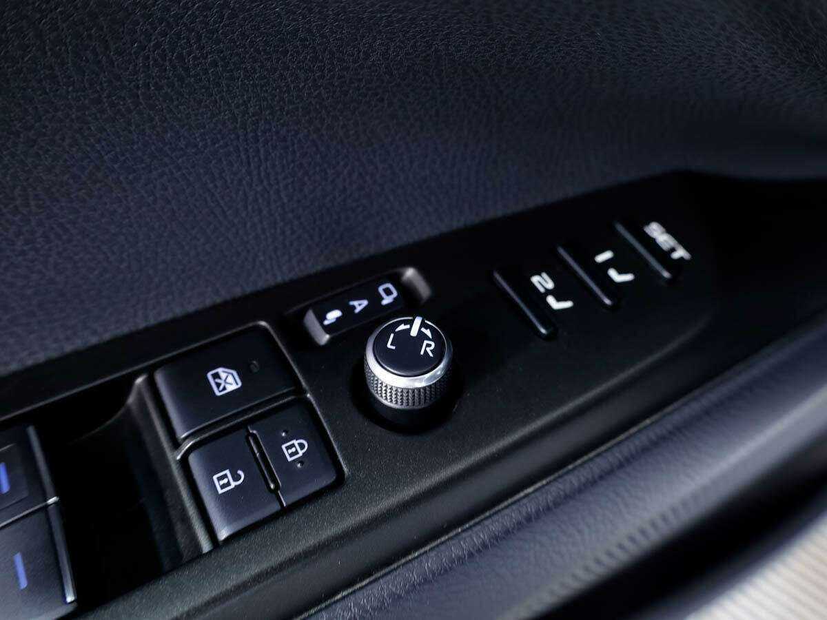 Купить Toyota Camry с пробегом. Фото: #17