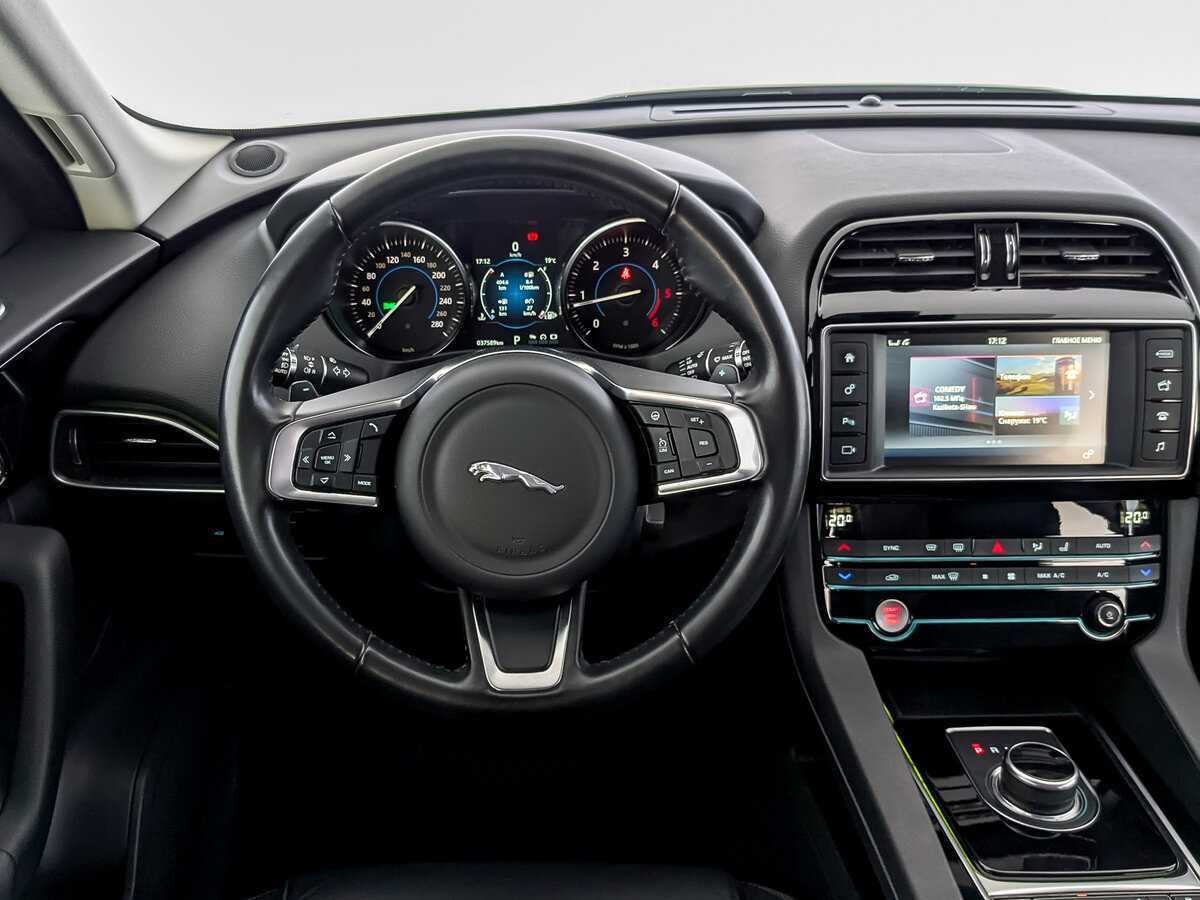 Купить Jaguar F-Pace с пробегом. Фото: #21