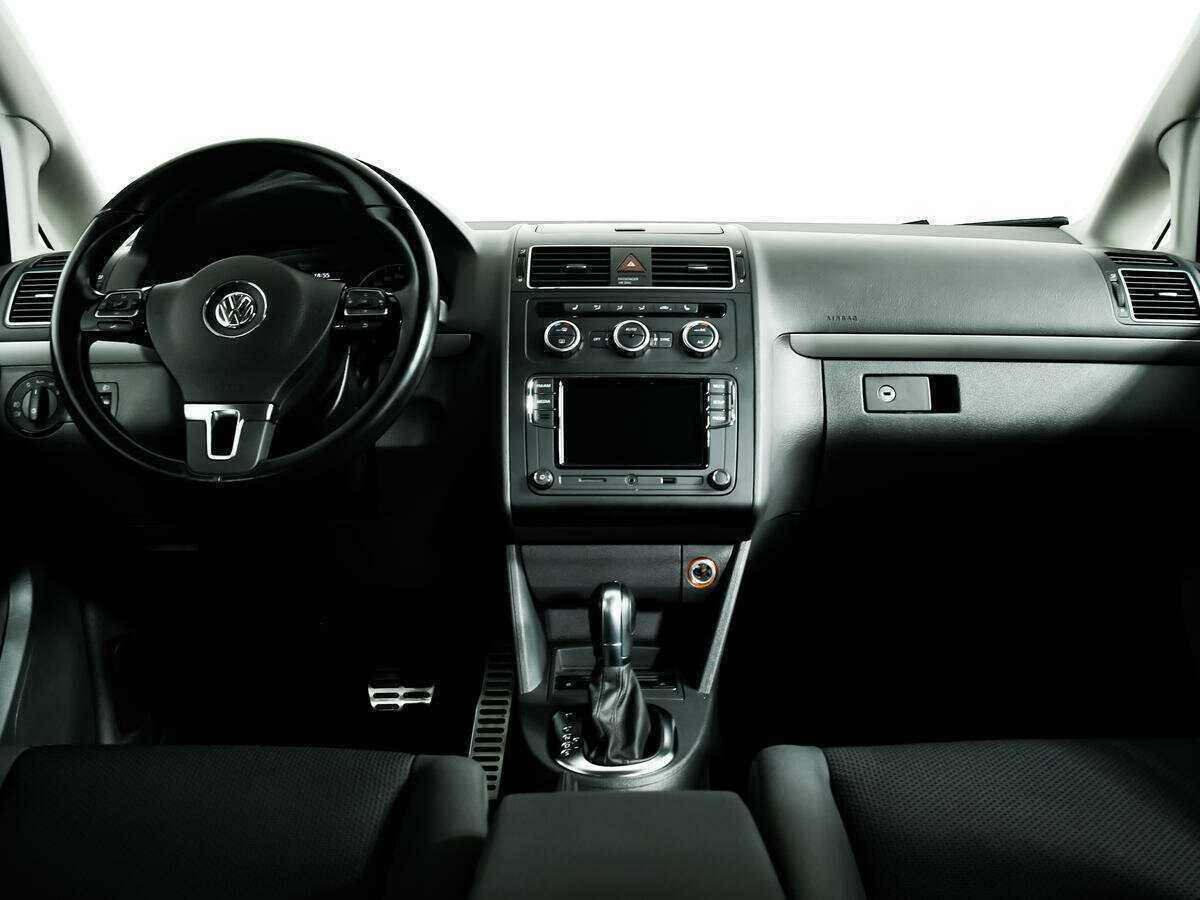 Купить Volkswagen Touran с пробегом. Фото: #10