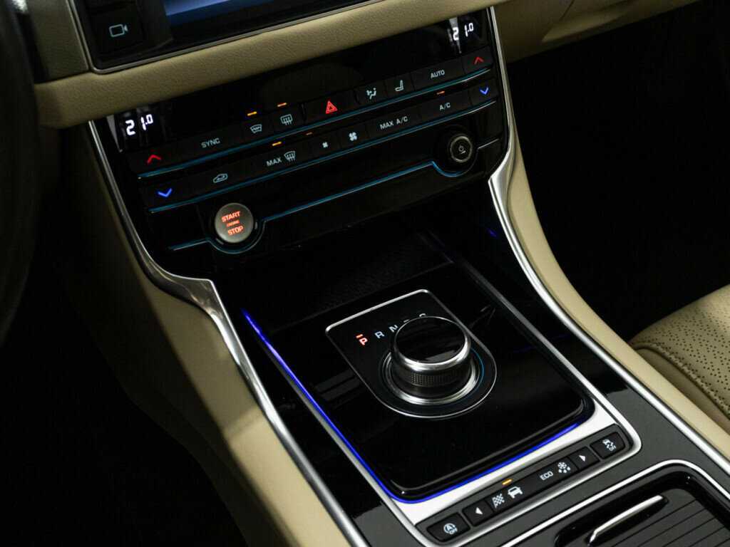 Купить Jaguar XF с пробегом. Фото: #17