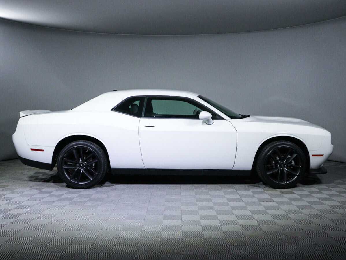 Купить Dodge Challenger с пробегом. Фото: #3