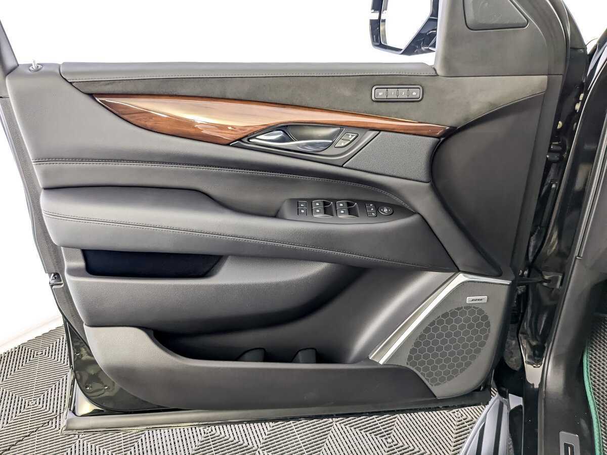 Купить Cadillac Escalade с пробегом. Фото: #14