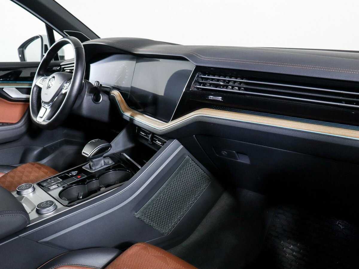 Купить Volkswagen Touareg с пробегом. Фото: #8