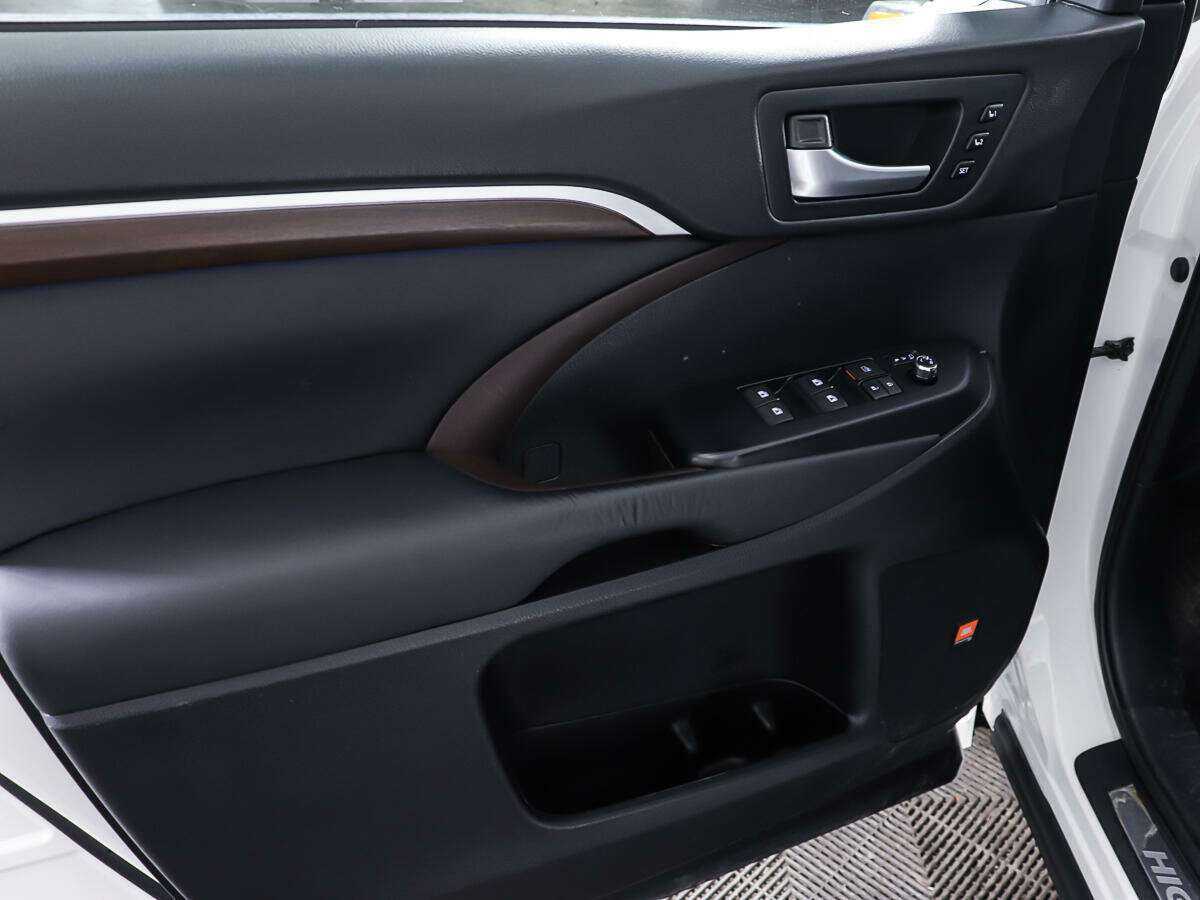 Купить Toyota Highlander с пробегом. Фото: #18