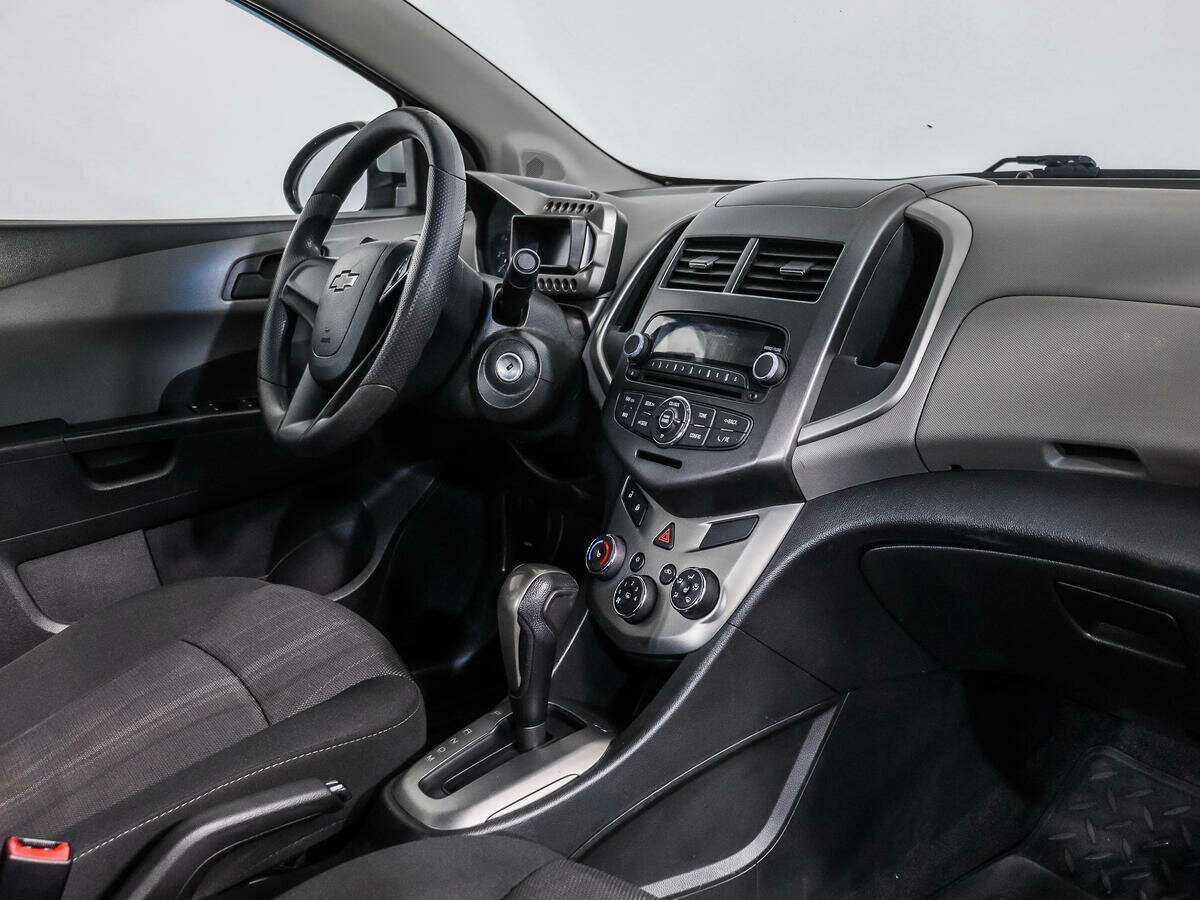 Купить Chevrolet Aveo с пробегом. Фото: #10