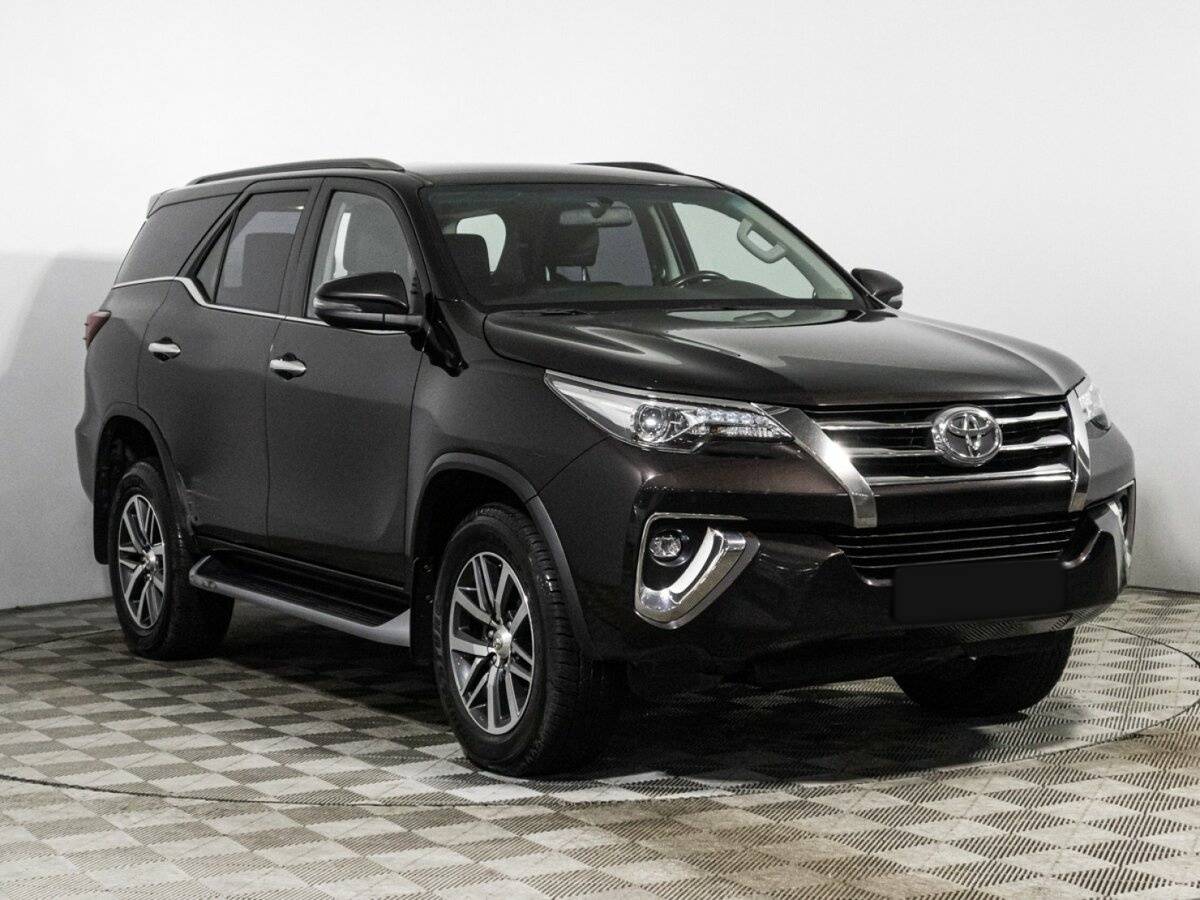 Купить Toyota Fortuner с пробегом. Фото: #2