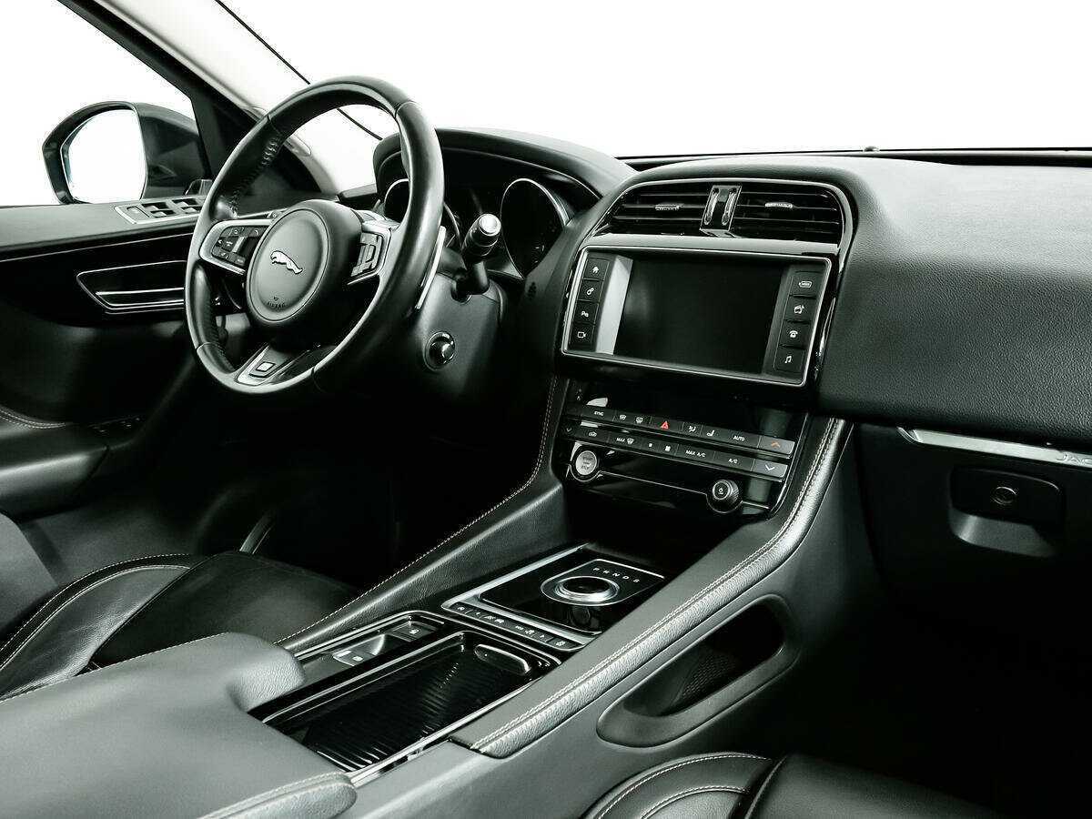 Купить Jaguar F-Pace с пробегом. Фото: #8