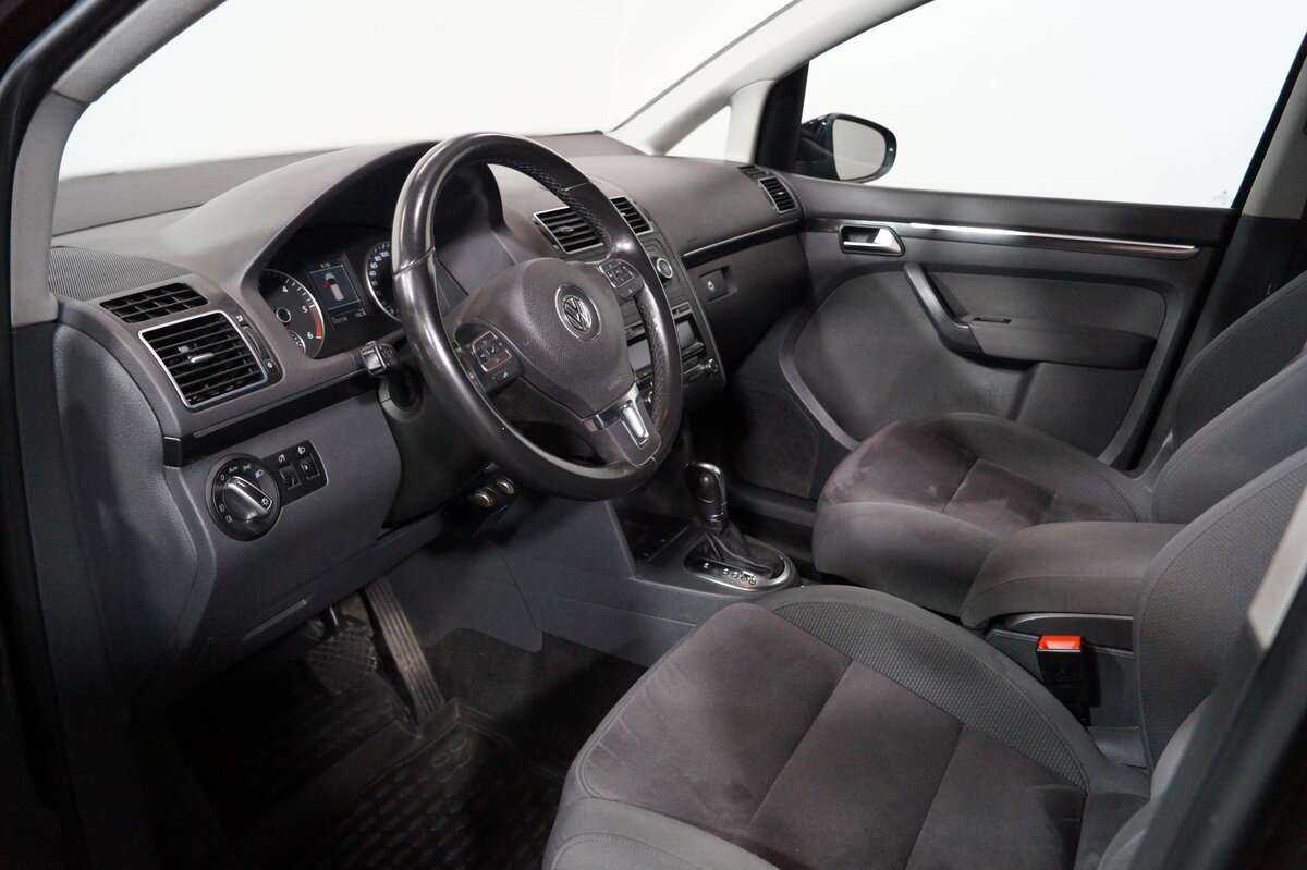 Купить Volkswagen Touran с пробегом. Фото: #7