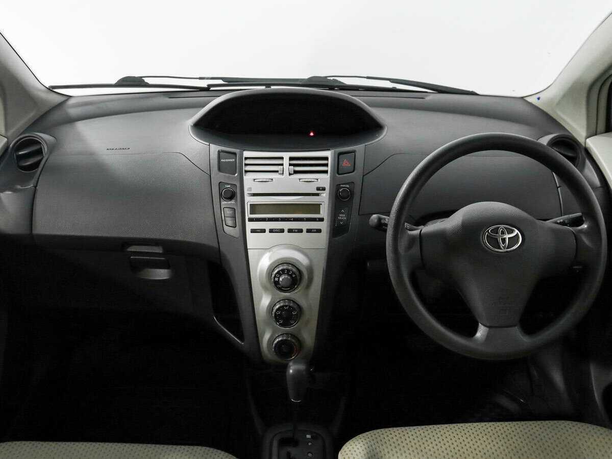 Купить Toyota Vitz с пробегом. Фото: #11
