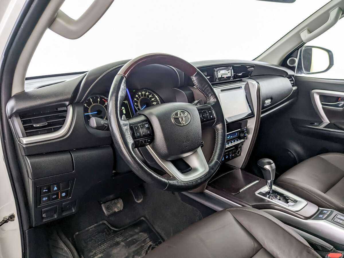 Купить Toyota Fortuner с пробегом. Фото: #13