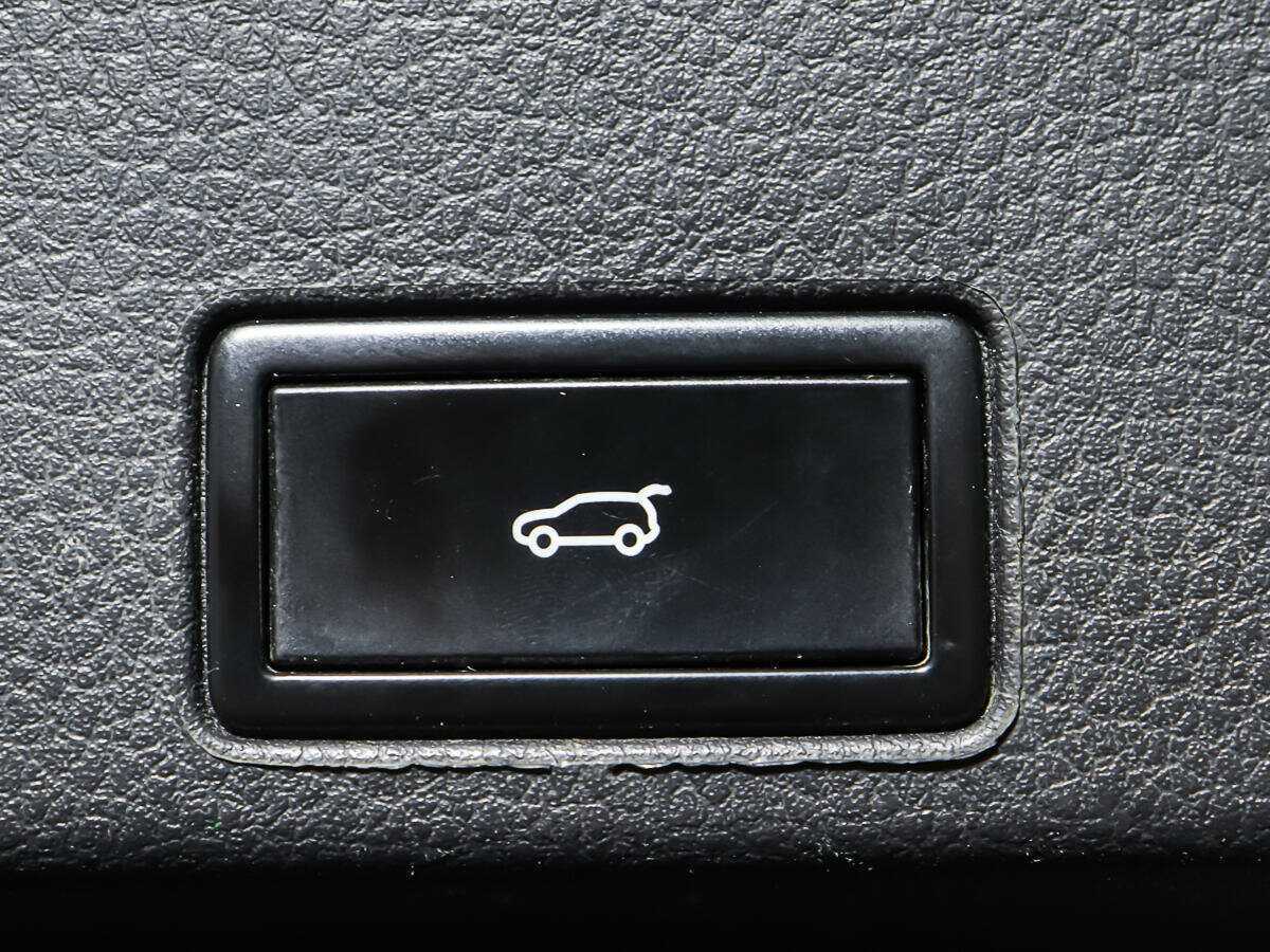 Купить Volkswagen Touareg с пробегом. Фото: #16