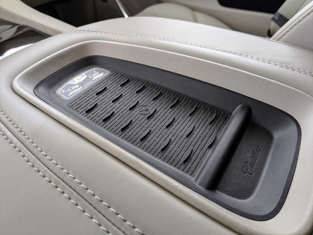 Купить Cadillac Escalade с пробегом. Фото: #26