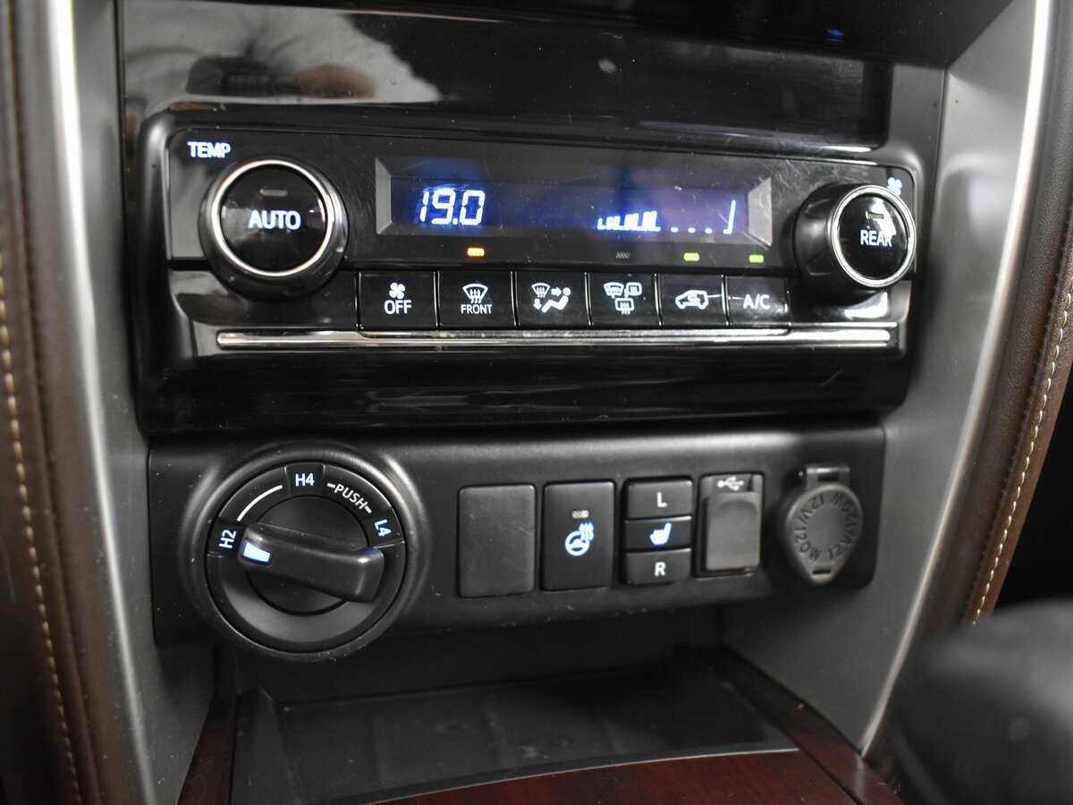 Купить Toyota Fortuner с пробегом. Фото: #14