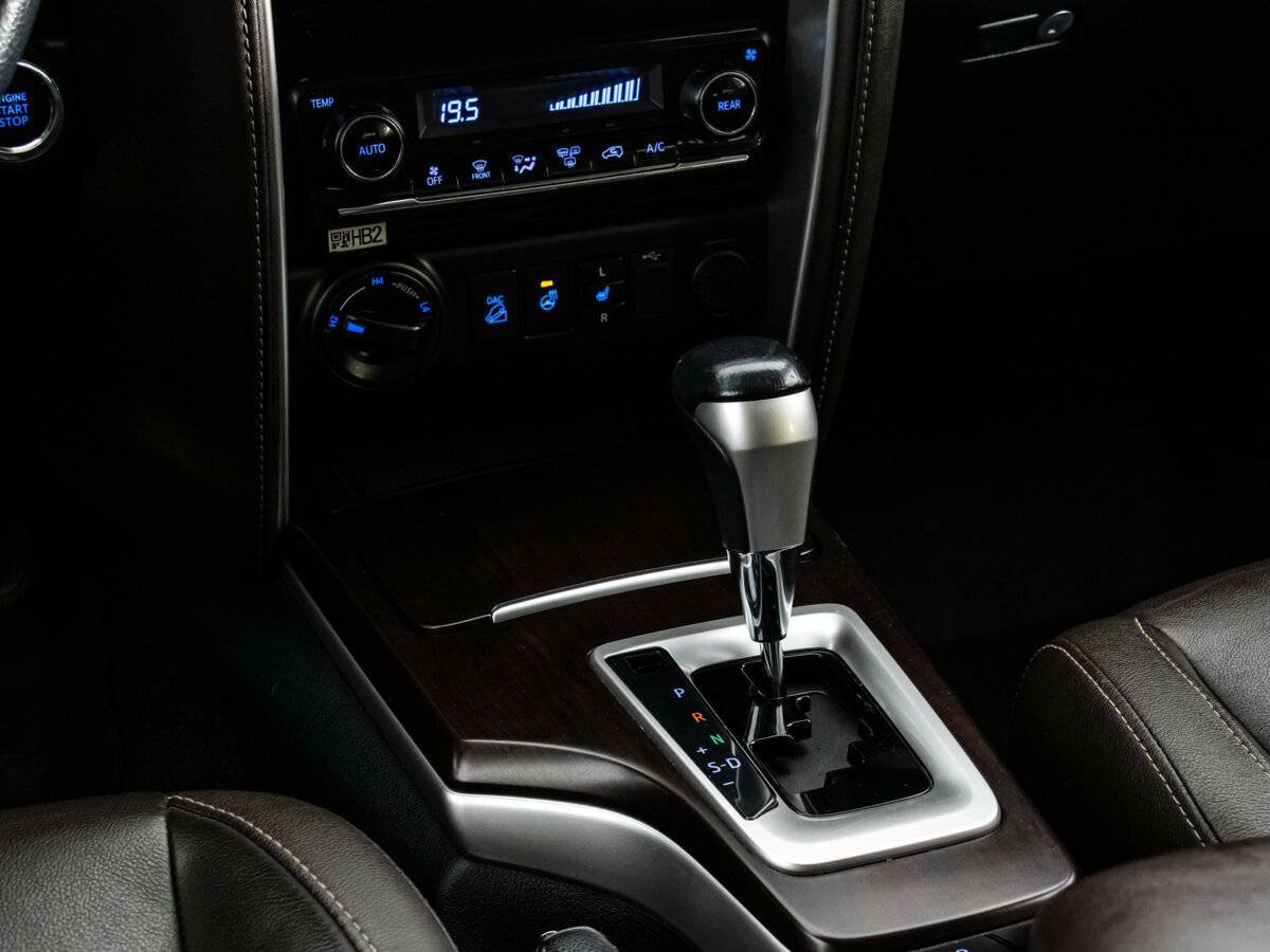 Купить Toyota Fortuner с пробегом. Фото: #15