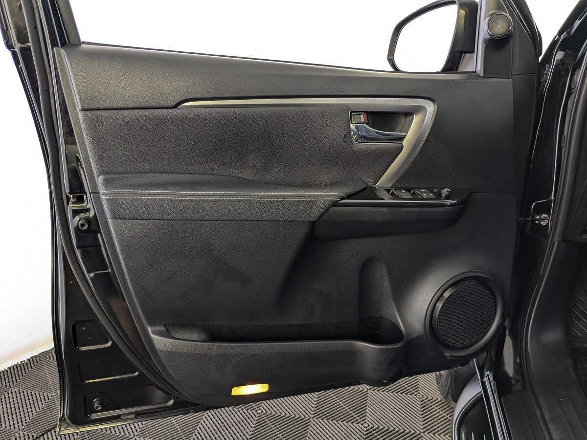 Купить Toyota Fortuner с пробегом. Фото: #14