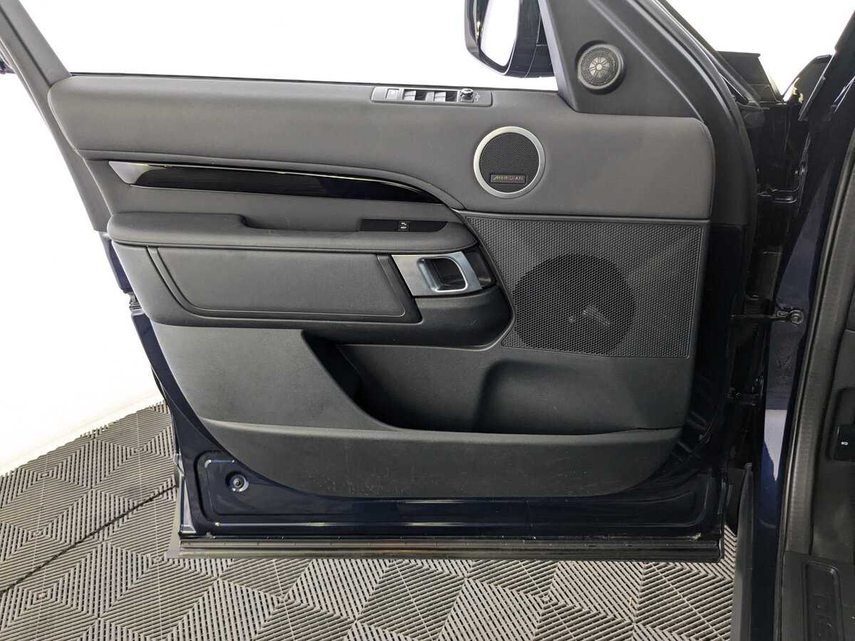 Купить Land Rover Discovery с пробегом. Фото: #17