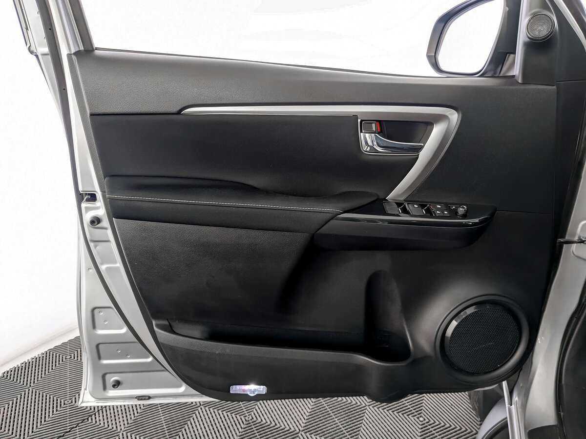 Купить Toyota Fortuner с пробегом. Фото: #13