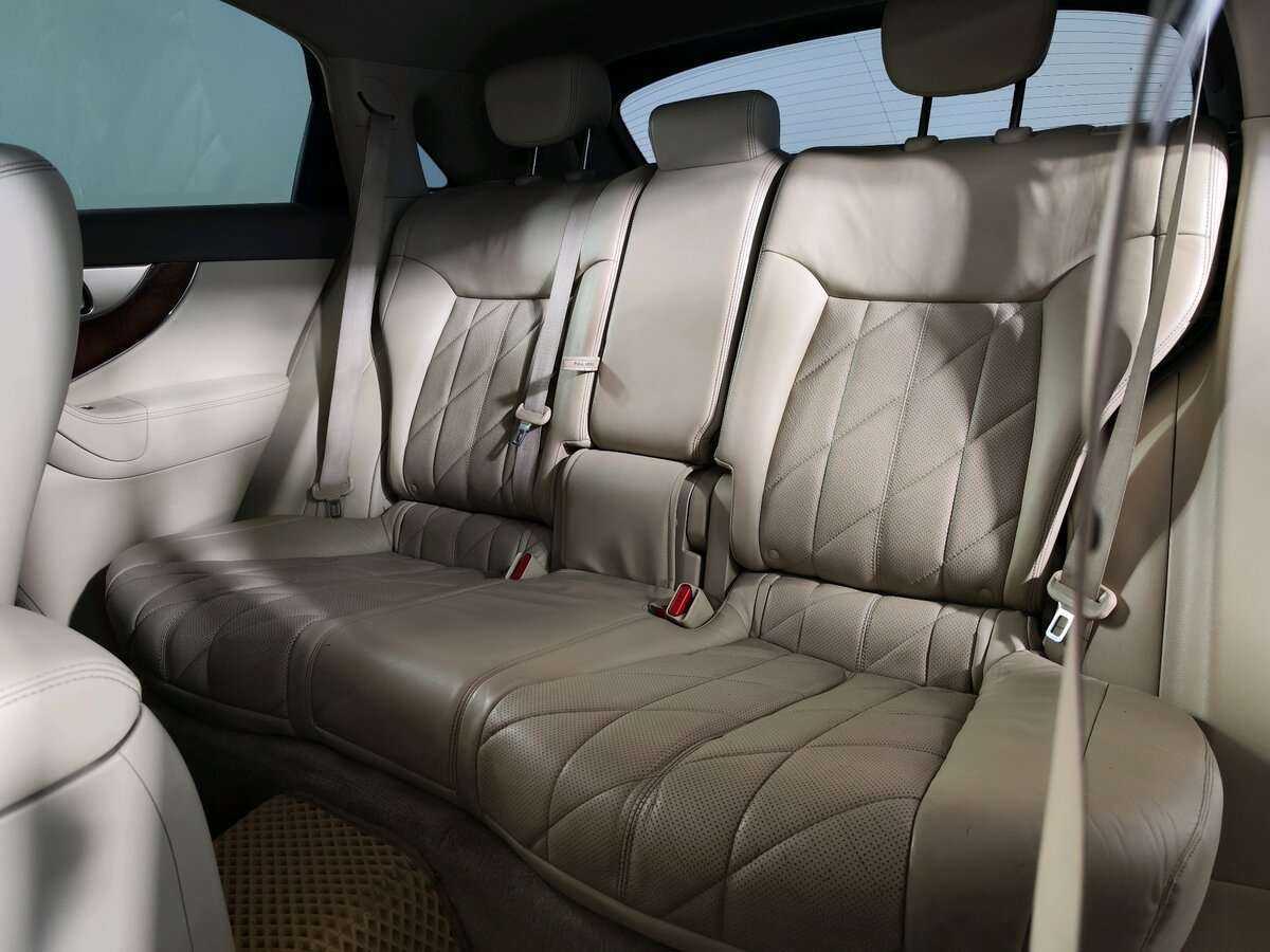 Купить Infiniti FX с пробегом. Фото: #11