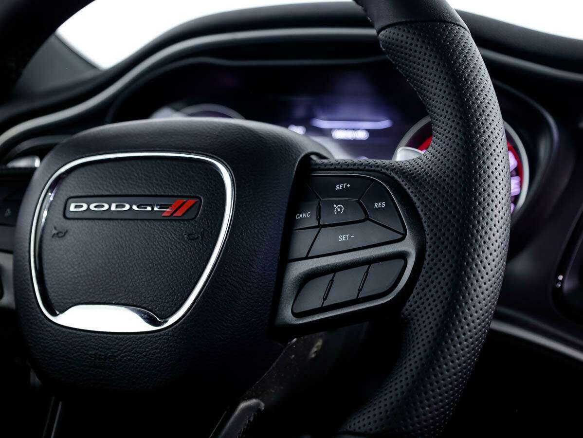 Купить Dodge Challenger с пробегом. Фото: #17