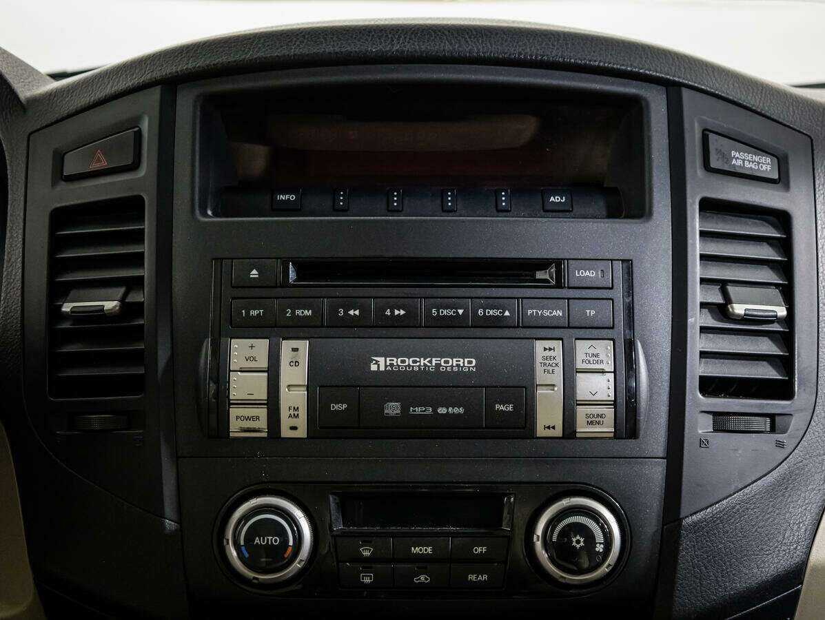 Купить Mitsubishi Pajero с пробегом. Фото: #13