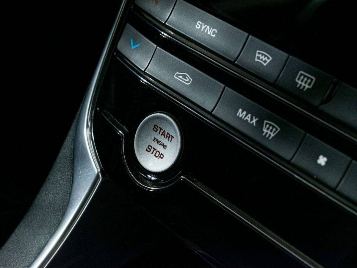 Купить Jaguar XE с пробегом. Фото: #15