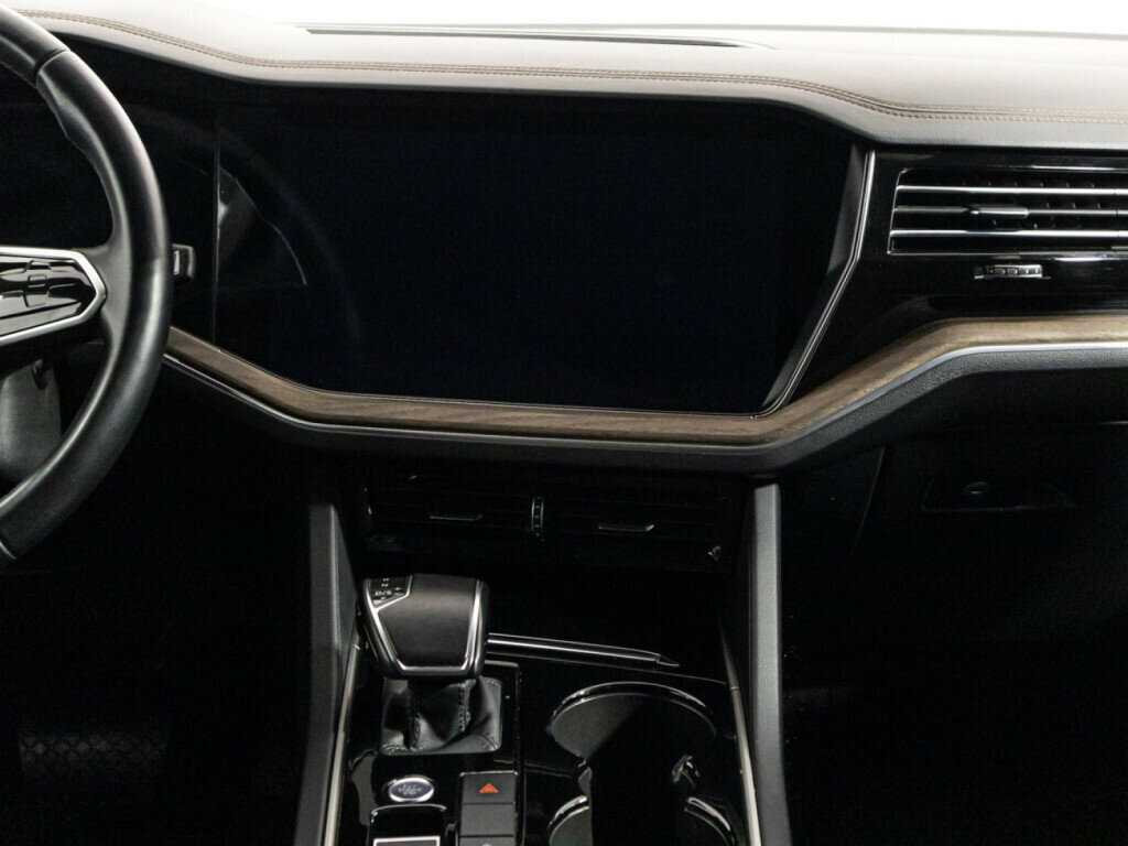 Купить Volkswagen Touareg с пробегом. Фото: #13
