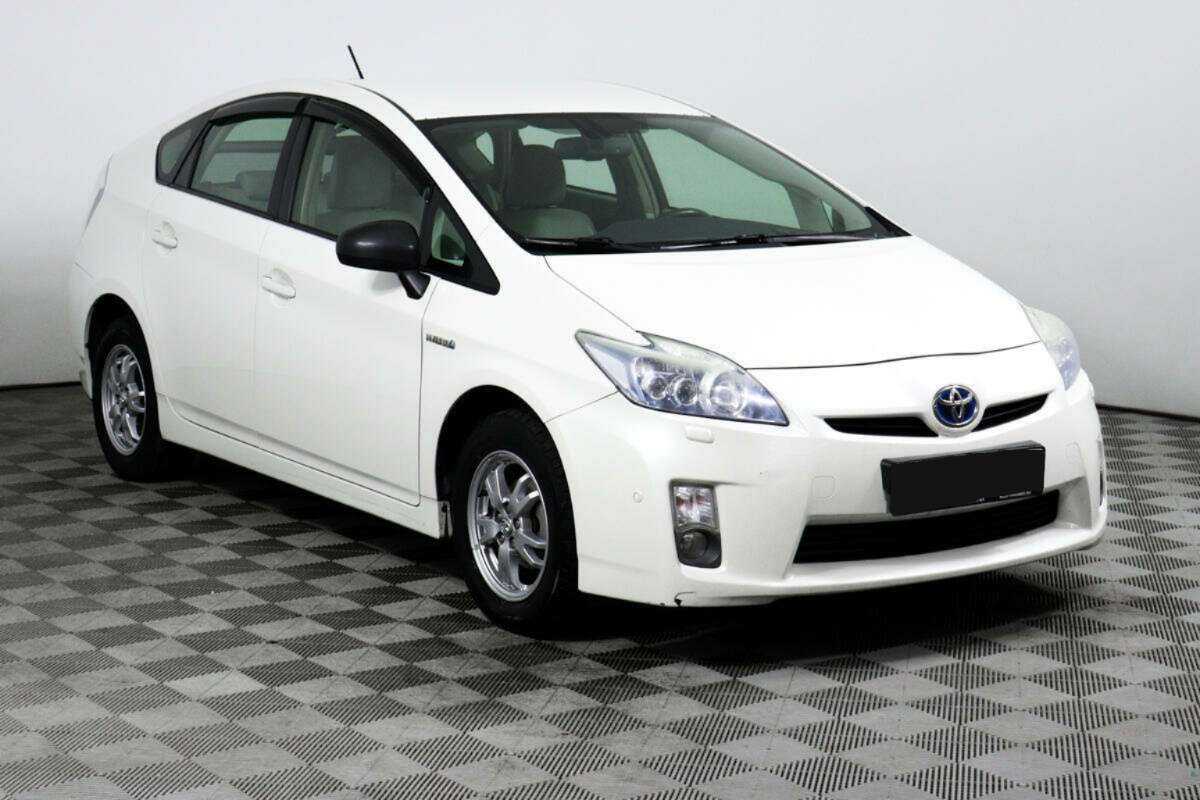 Купить Toyota Prius с пробегом. Фото: #2