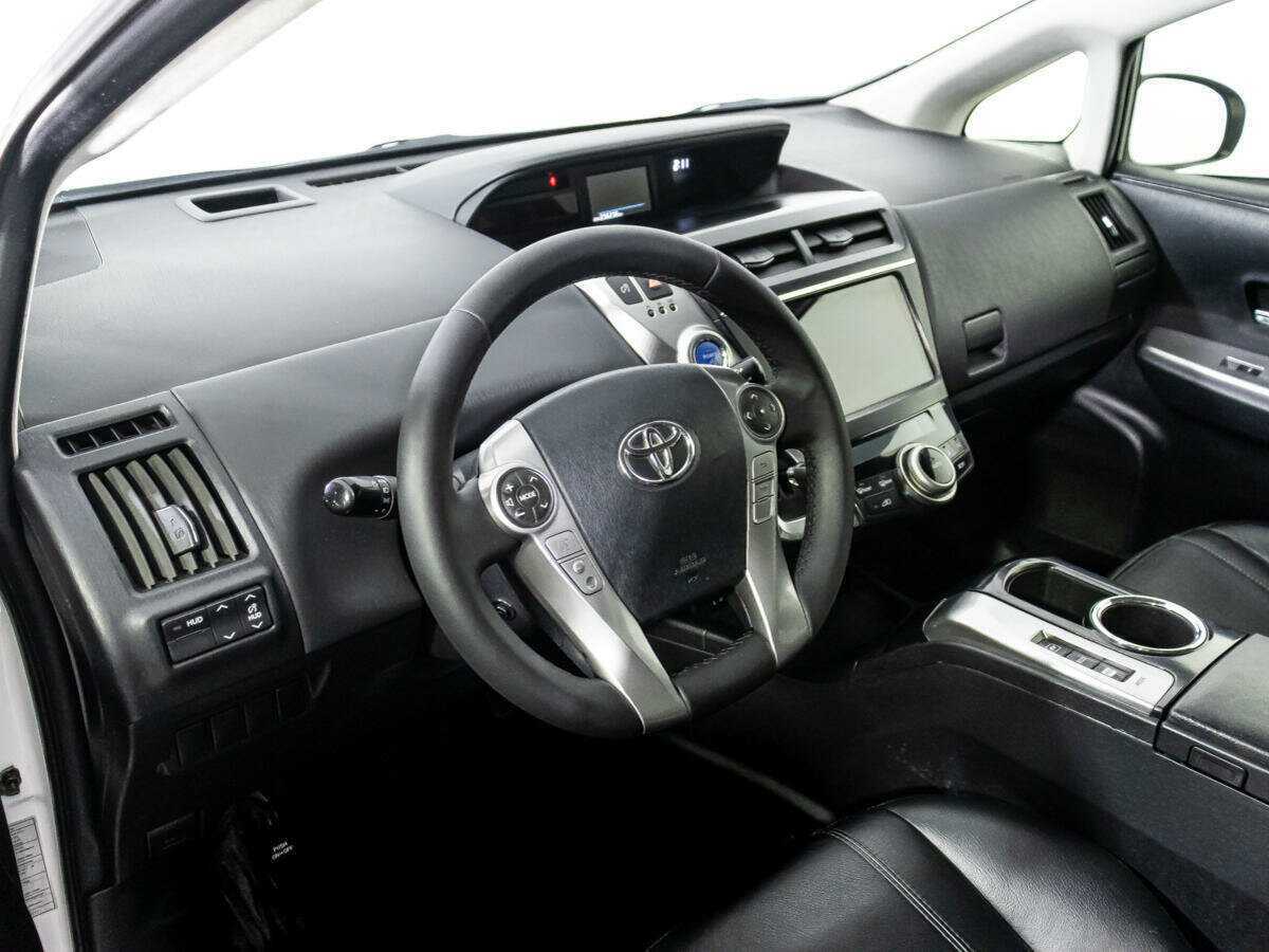 Купить Toyota Prius v (+) с пробегом. Фото: #10
