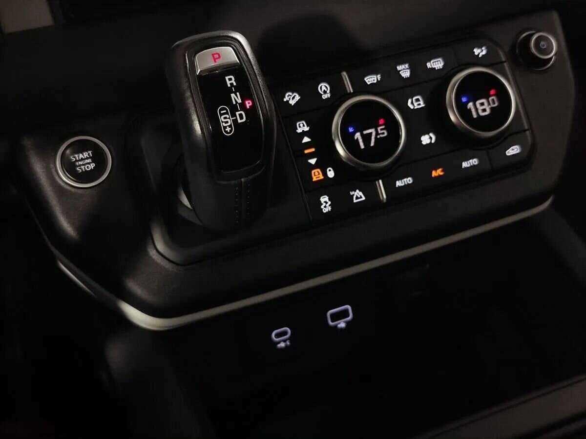 Купить Land Rover Defender с пробегом. Фото: #14