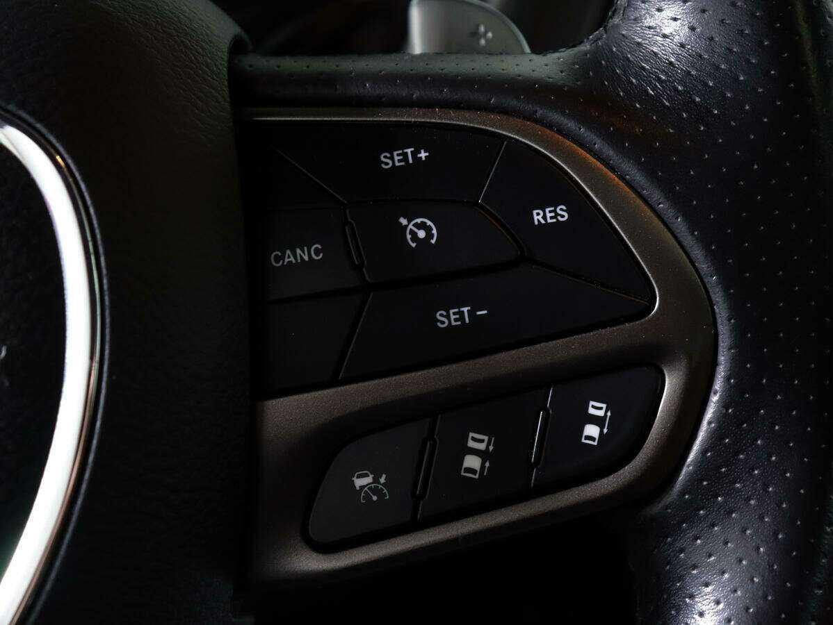 Купить Dodge Challenger с пробегом. Фото: #17