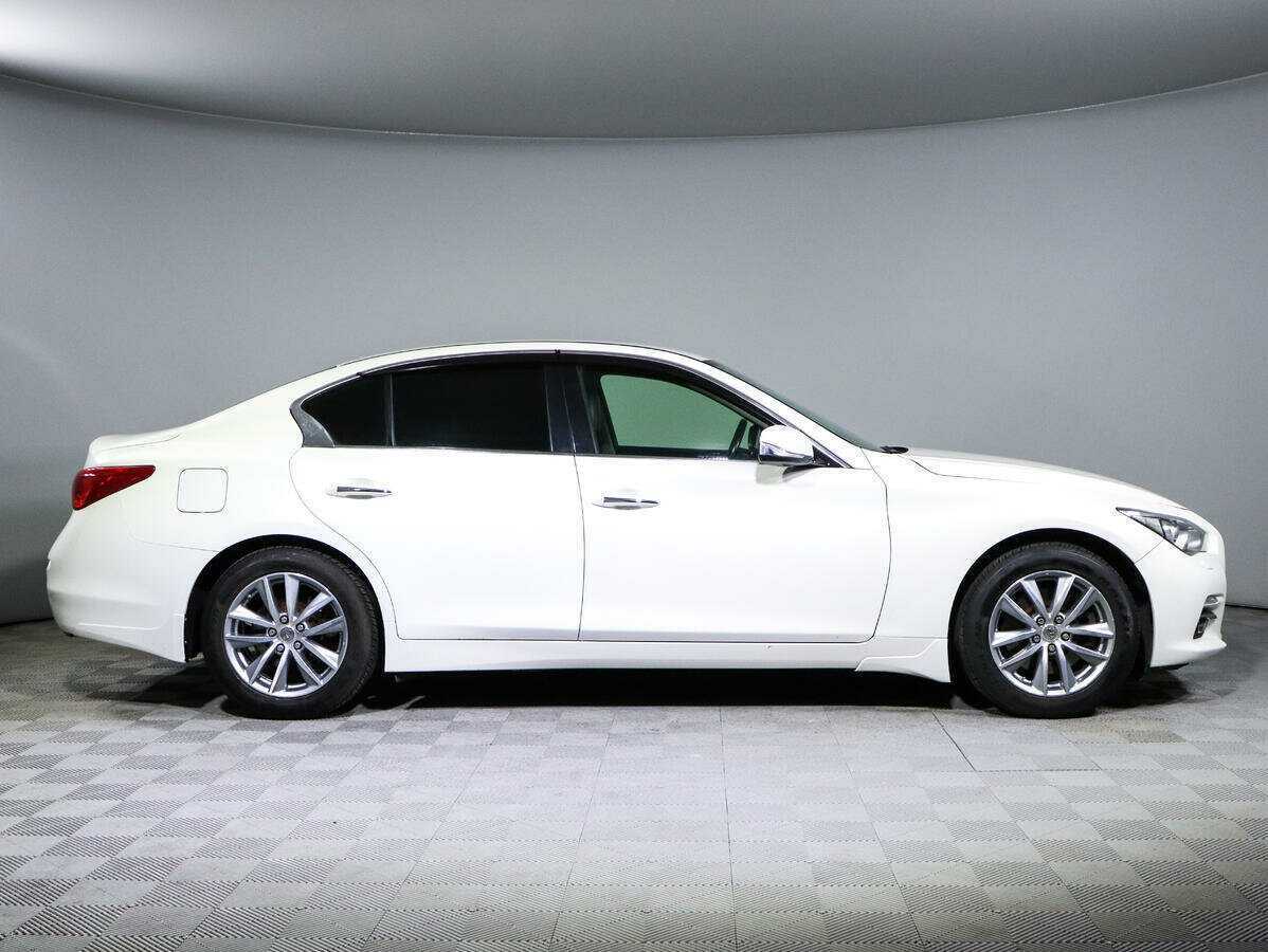 Купить Infiniti Q50 с пробегом. Фото: #3