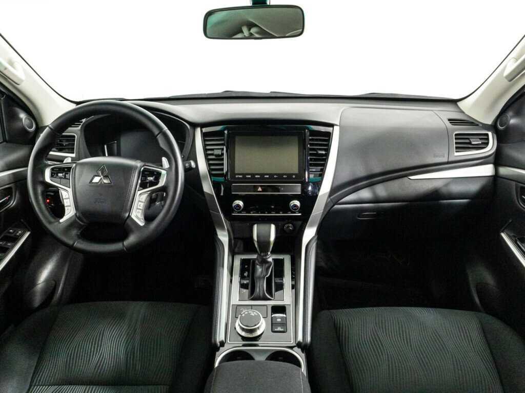 Купить Mitsubishi Montero Sport с пробегом. Фото: #10