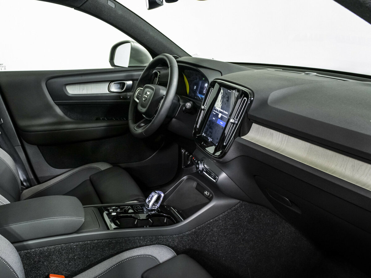 Купить Volvo XC40 с пробегом. Фото: #4