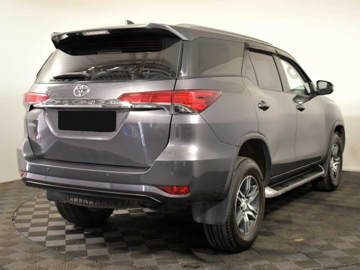 Купить Toyota Fortuner с пробегом. Фото: #3