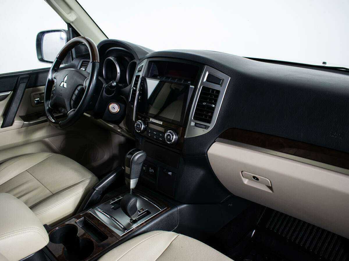 Купить Mitsubishi Pajero с пробегом. Фото: #8