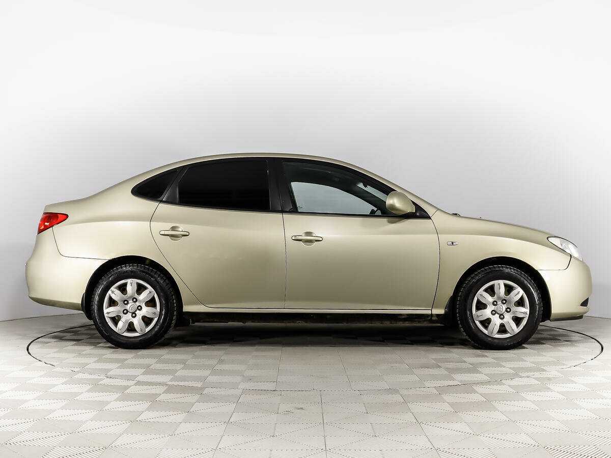 Купить Hyundai Elantra с пробегом. Фото: #3