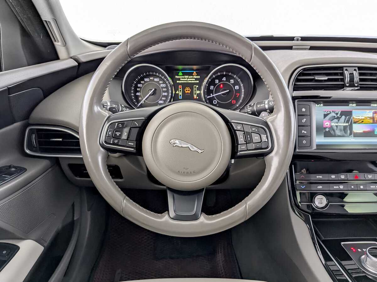Купить Jaguar XE с пробегом. Фото: #21