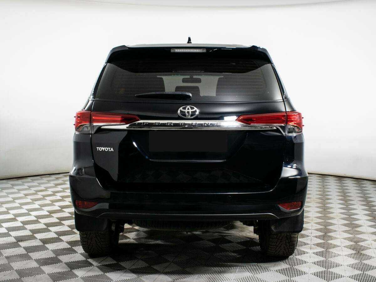 Купить Toyota Fortuner с пробегом. Фото: #4