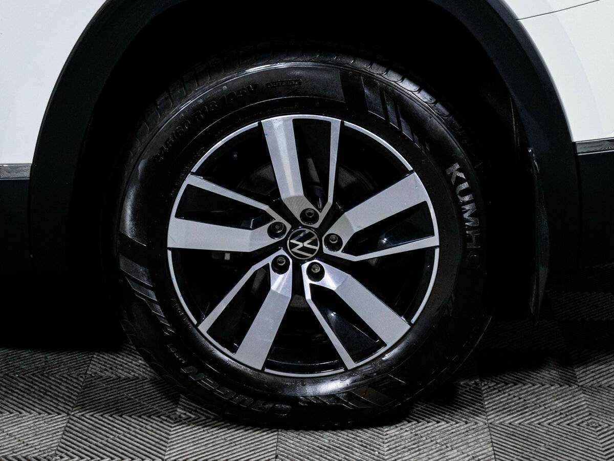 Купить Volkswagen Teramont с пробегом. Фото: #14