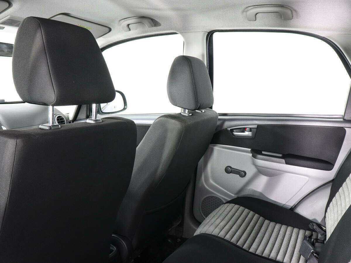 Купить Suzuki SX4 с пробегом. Фото: #11