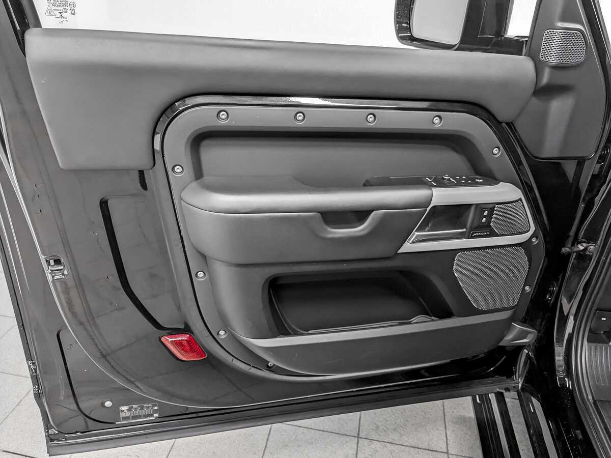 Купить Land Rover Defender с пробегом. Фото: #17
