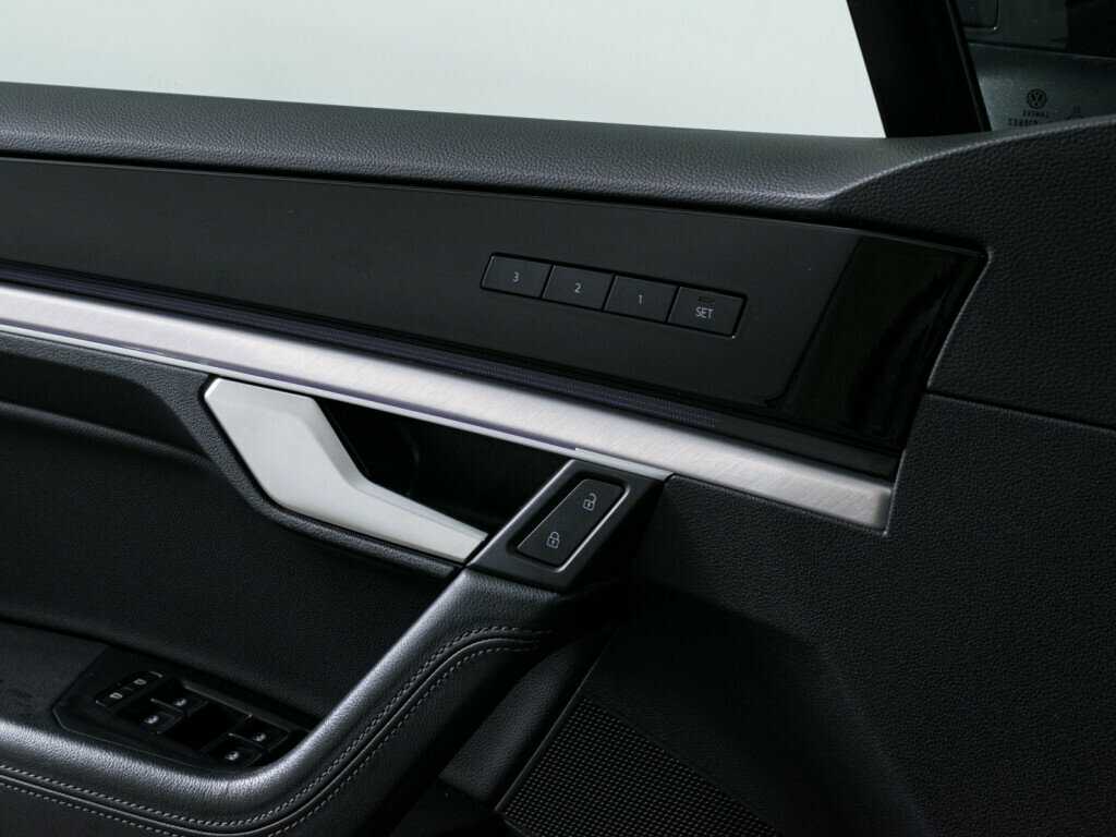 Купить Volkswagen Touareg с пробегом. Фото: #21