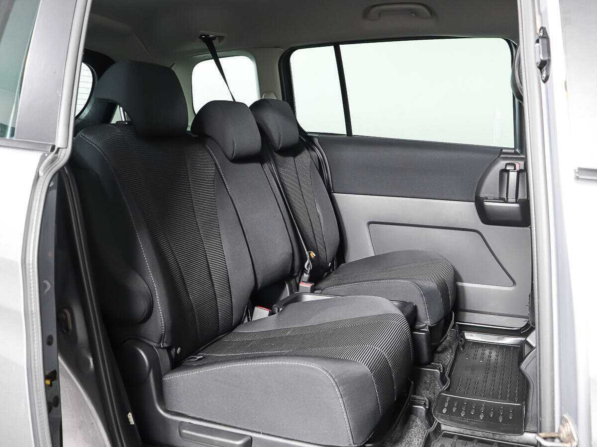 Купить Mazda 5 с пробегом. Фото: #10