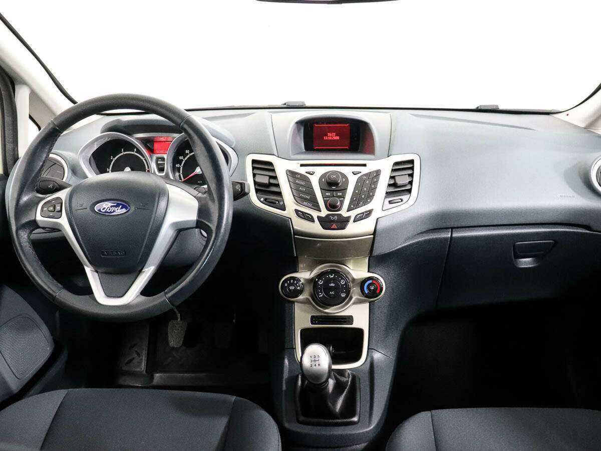 Купить Ford Fiesta с пробегом. Фото: #10